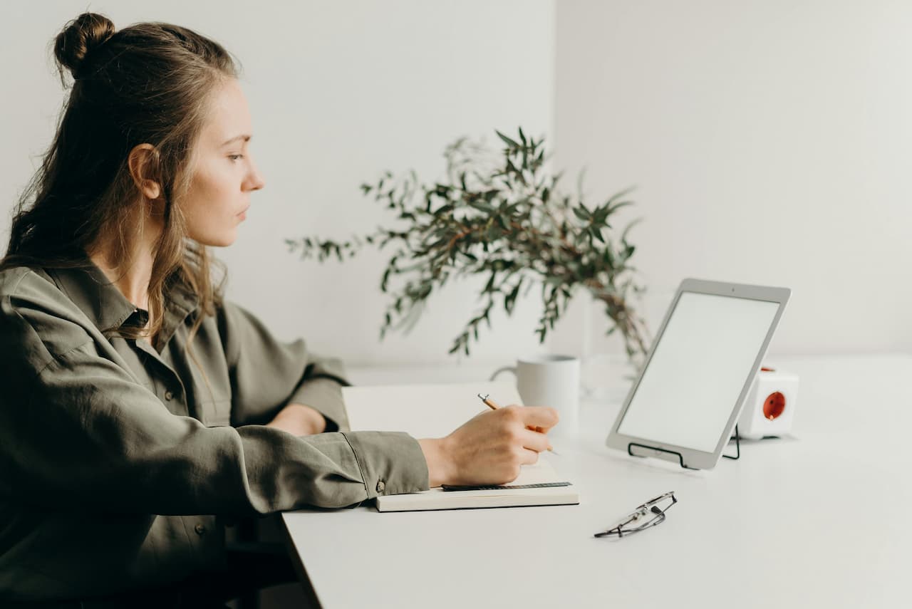 From Idea to Career: How Ghostwriters Help Realize Professional Dreams